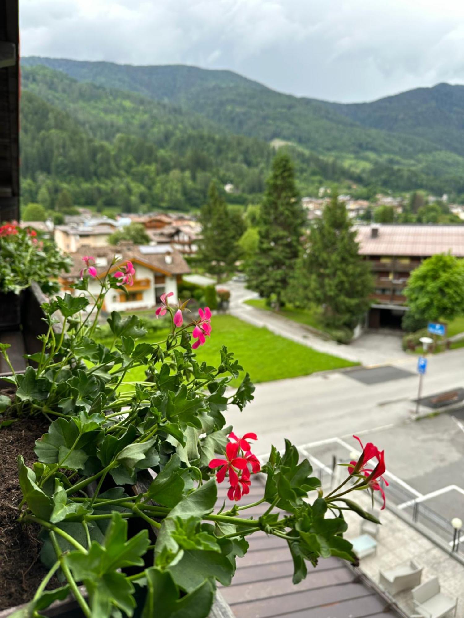 Hotel Ferrari Pinzolo Exteriér fotografie